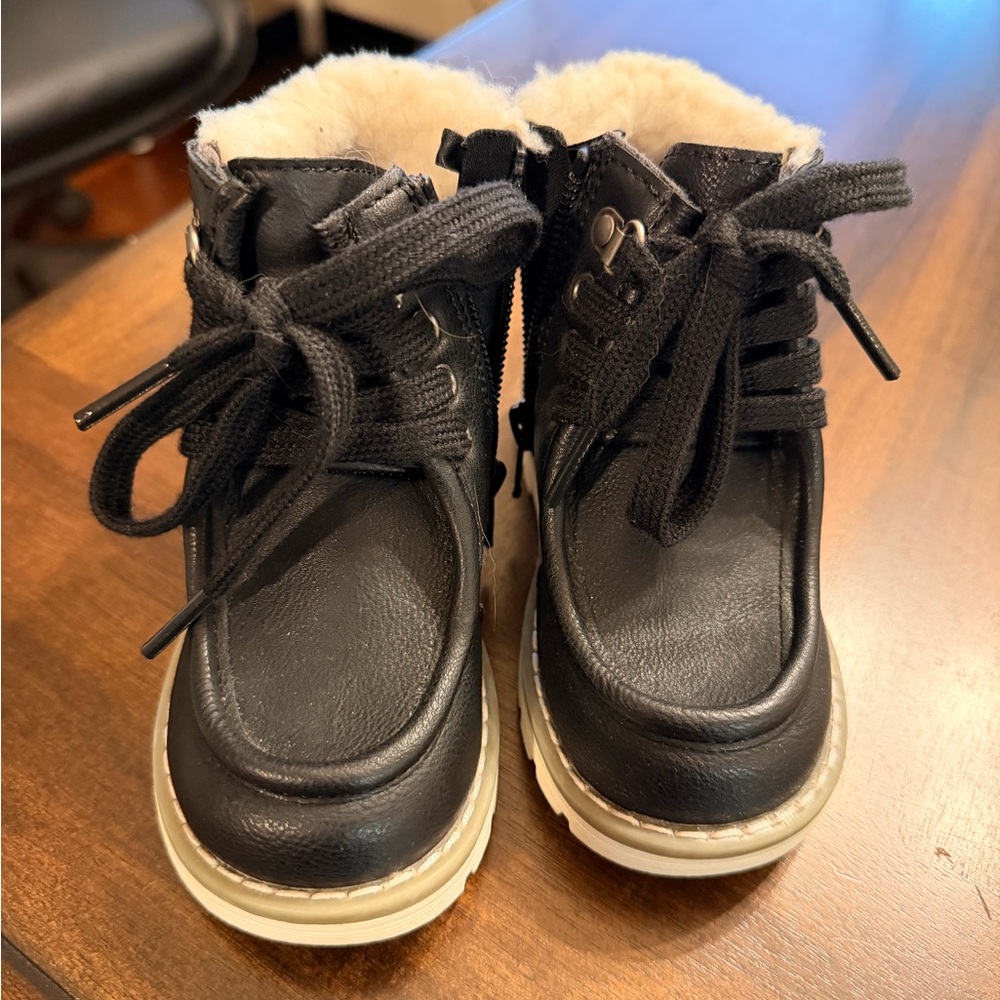 Toddler/Baby Winter Booties (Like new)